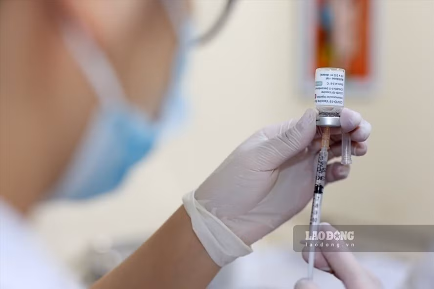 Sẽ triển khai tiêm vaccine COVID-19 cho công nhân ở 2 tỉnh Bắc Giang và Bắc Ninh. Ảnh: Hải Nguyễn