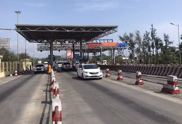 Trạm thu phí Bắc Hải Vân trong ngày đầu tăng phí. (Ảnh: Quốc Dũng/TTXVN)