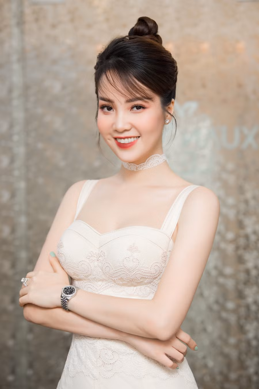 Một vị giám khảo khác được khán giả truyền hình yêu mến là Á hậu Hoa hậu Việt Nam 2008 Thụy Vân. Cô với vai trò MC, Biên tập viên khá nổi bật của Đài truyền hình Việt Nam.