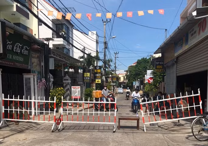 Hội An phong tỏa khối phố tại phường Minh An - Ảnh: Tr. Thường Hội An phong tỏa khối phố tại phường Minh An - Ảnh: Tr. Thường