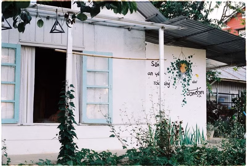 Nhưng mọi thứ không dễ dàng. Cuối cùng, duyên số mang cô đến một ngôi nhà cũ nát để rồi sau 2 tháng bắt tay vào cải tạo, cô đã có một ngôi nhà đúng như niềm mong ước.