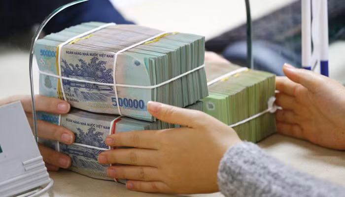  Lãi suất huy động giảm nhưng khó có chuyện tiền tháo chạy khỏi ngân hàng