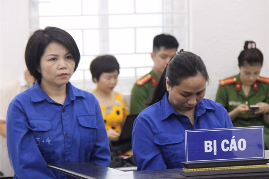 Nguyễn Thị Vững (trái) bị TAND Hà Nội bác đơn kêu oan. Ảnh: Việt Dũng.