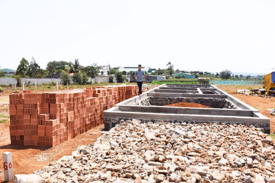  công trình xây dựng trái phép bị đình chỉ thi công tại xã Chư Á, TP. Pleiku. Ảnh: Ngọc Sang