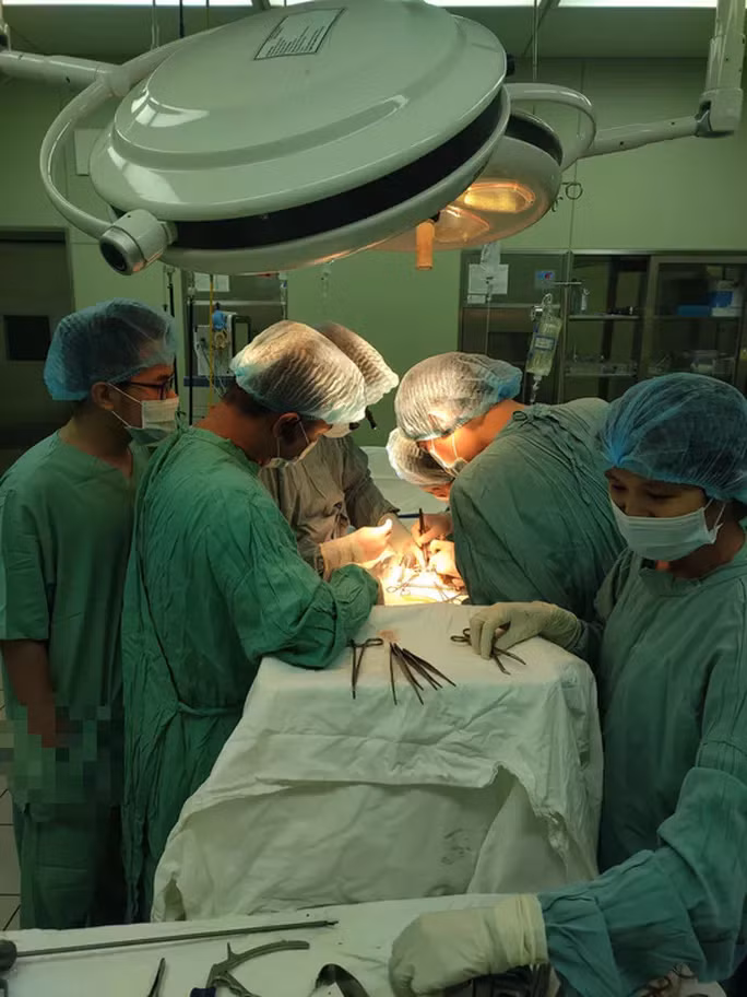 Cuộc phẫu thuật kéo dài 6 giờ đồng hồ