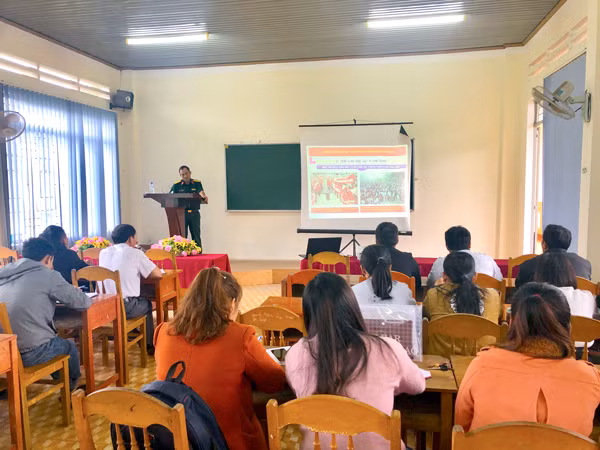 Tập huấn, nâng cao năng lực tuyên truyền viên Giáo dục Quốc phòng-An ninh luôn được huyện Mang Yang quan tâm triển khai. Ảnh: Ngọc Thu 
