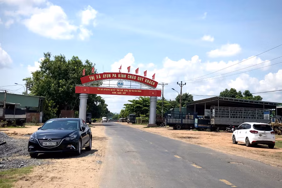  Đoạn Km 126 là điểm đầu của Dự án cải tạo, nâng cấp các đoạn xung yếu trên quốc lộ 25. Ảnh: L.H