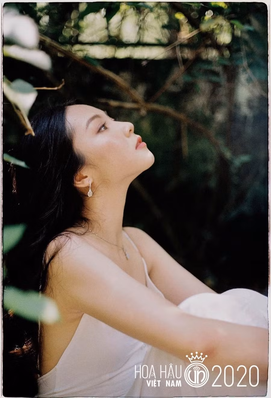 Thủy Tiên mang nét đẹp nhẹ nhàng, trong sáng. Ảnh: Sen Vàng.
