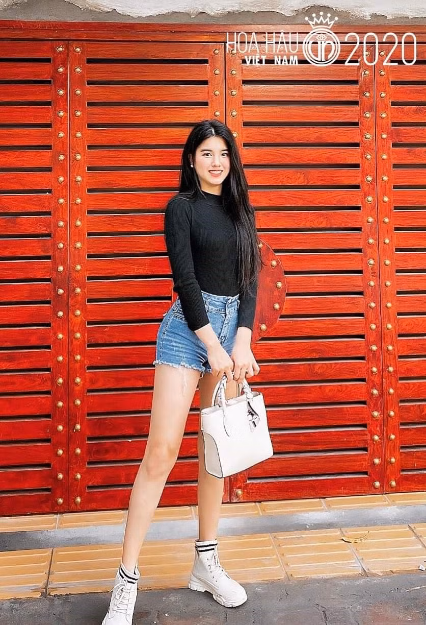 Đặng Phương Nhung (sinh năm 2000) đến từ Tuyên Quang, hiện là sinh viên của Trường đại học Tài chính - Ngân hàng Hà Nội. Ảnh: Sen Vàng.
