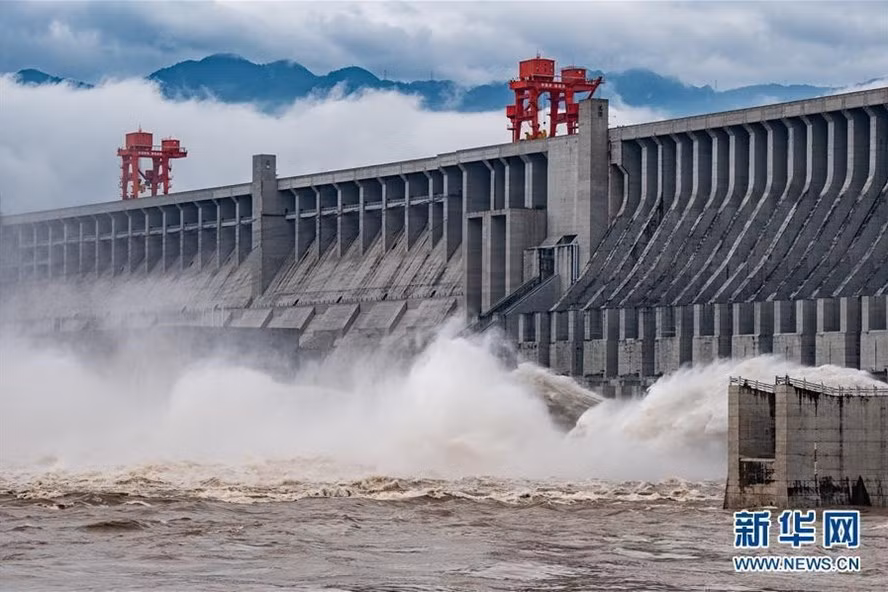 Đập Tam Hiệp xả lũ. Ảnh: Tân Hoa Xã Đập Tam Hiệp xả lũ. Ảnh: Tân Hoa Xã