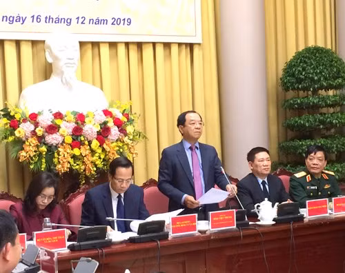 Chủ nhiệm Văn phòng Chủ tịch nước Đào Việt Trung công bố Lệnh của Chủ tịch nước tại họp báo. (Nguồn: baochinhphu.vn) Chủ nhiệm Văn phòng Chủ tịch nước Đào Việt Trung công bố Lệnh của Chủ tịch nước tại họp báo. (Nguồn: baochinhphu.vn)