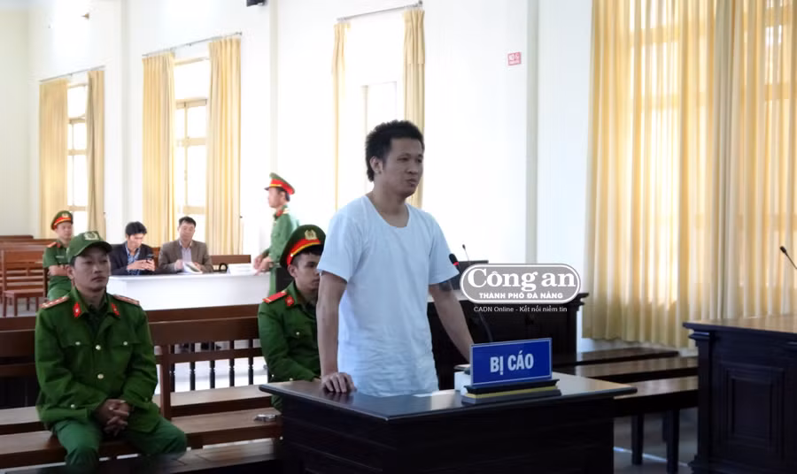 Bị cáo Nguyễn Quốc Đức Vượng tại phiên tòa.