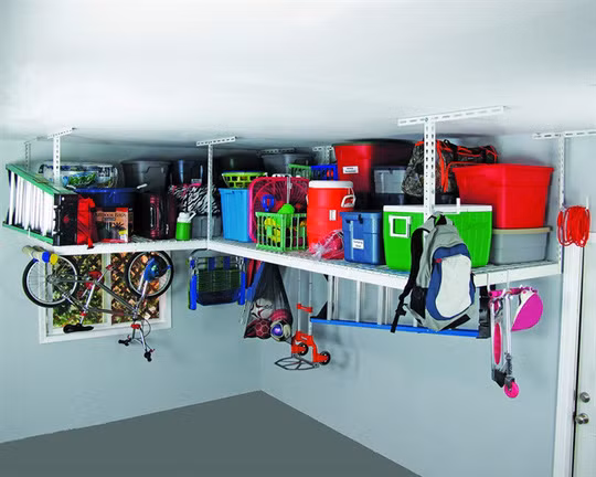 Một sự kết hợp khác của hệ thống SafeRacks có thể được cài đặt ở góc của nhà xe giúp tiết kiệm không gian. Chúng giúp tạo thêm không gian trên tường và sàn nhà cũng như giữ tất cả các vật dụng được bảo quản gọn gàng.