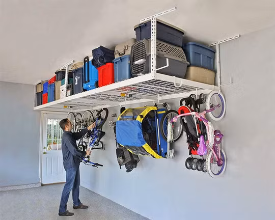 Hệ thống SafeRacks có thể được cài đặt trên trần nhà xe để chứa nhiều loại vật phẩm lớn, nhỏ khác nhau. Những chiếc kệ tạo không gian cho các vật dụng theo mùa, dụng cụ thể thao và những thứ linh tinh khác. Những chiếc móc ở mặt dưới của kệ còn có thể treo xe đạp và khá nhiều thứ khác.