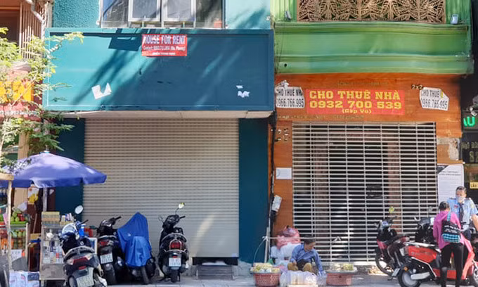 Nhà mặt tiền cho thuê nguyên căn trên đường Ngô Đức Kế, đoạn gần Hồ Tùng Mậu, quận 1, TP HCM ngày 22/7. Ảnh: Trung Tín.