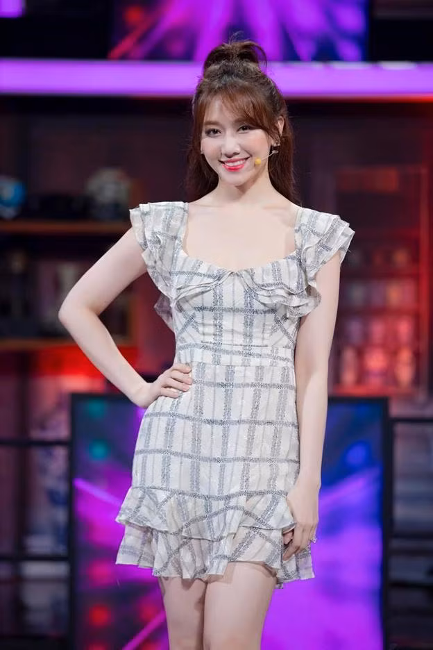 Là một trong những nữ mc, ca sĩ xinh đẹp và nổi tiếng của showbiz việt, Hari Won ngày càng là cái tên hot được nhiều chương trình thực tế săn đón. Ảnh: FBNV.