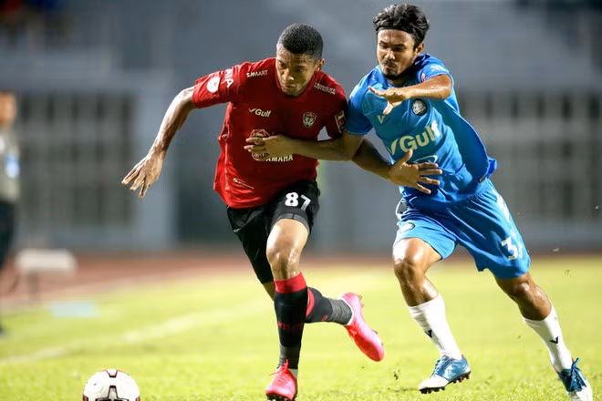 Thai League nhiều khả năng phải nối lại thi đấu sớm, và đấu dồn dập để kết thúc trong năm nay vì tiền bản quyền truyền hình. Ảnh: BANGKOK POST