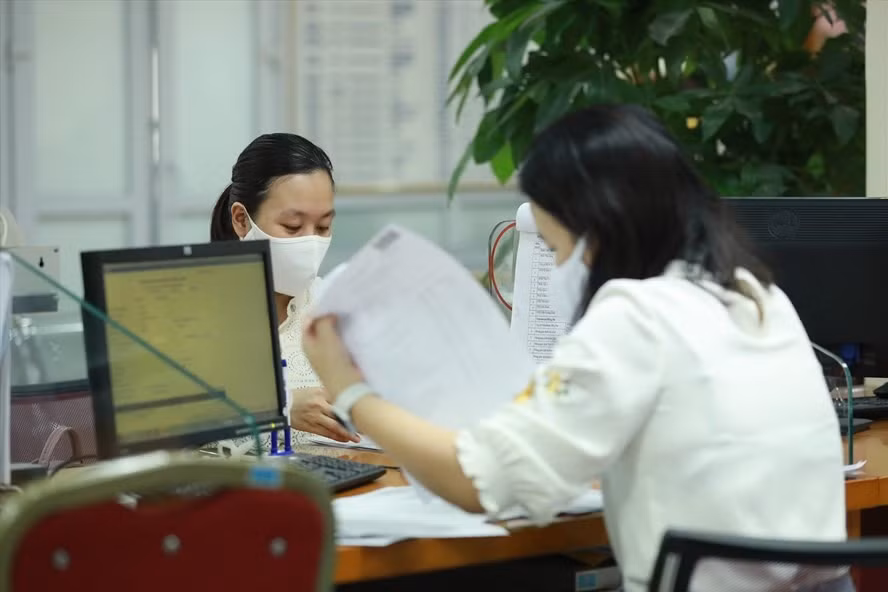Nhiều điều kiện để cán bộ, công chức, viên chức, người lao động được tăng lương theo tiêu chuẩn và trước thời hạn. Ảnh minh hoạ: Hải Nguyễn