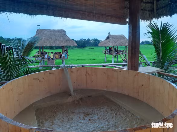 Chủ đầu tư có kinh doanh dịch vụ tắm bùn, chăm sóc da - Ảnh: TRUNG TÂN