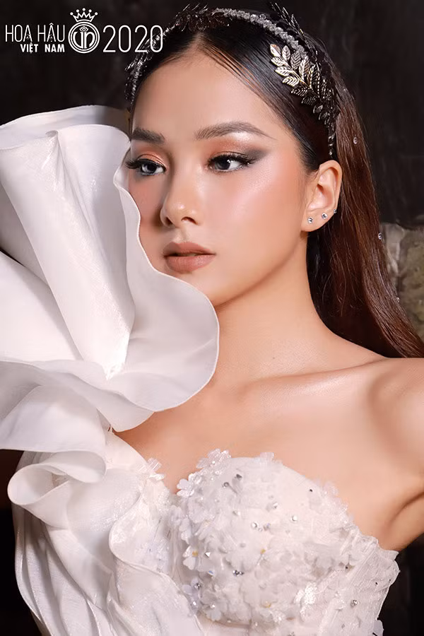 Người đẹp áo dài Nguyễn Thị Bích Thùy