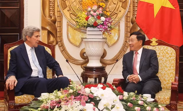  Phó Thủ tướng, Bộ trưởng Bộ Ngoại giao Phạm Bình Minh tiếp cựu Ngoại trưởng Mỹ John Kerry hồi tháng 1/2019. (Ảnh: Lâm Khánh/TTXVN)