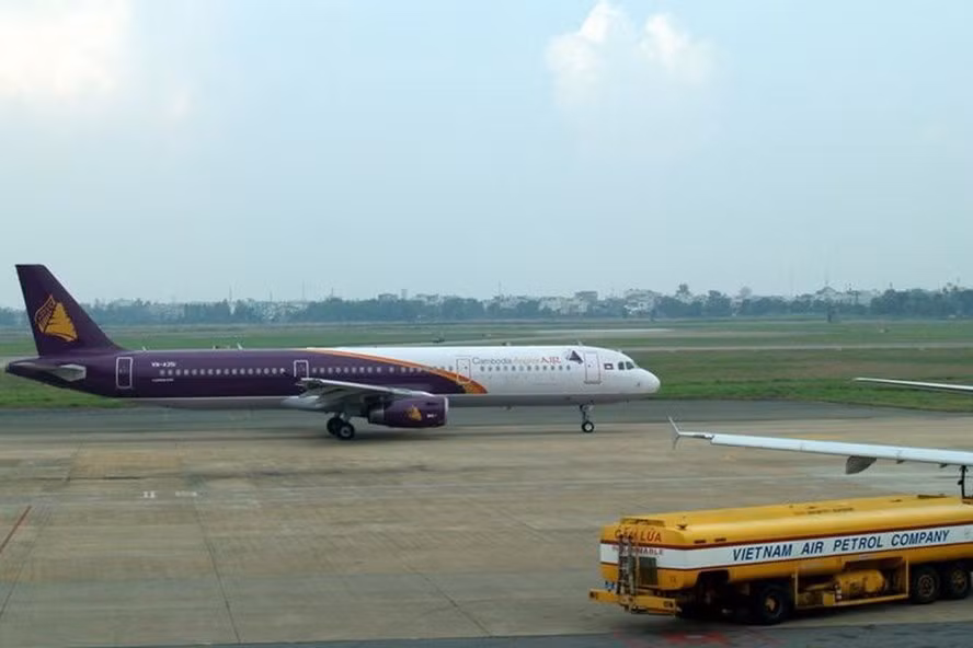  Từ năm 2013 đến nay, hãng hàng không Cambodia Angkor Air (CCA) liên tục bị lỗ. Ảnh: VGT