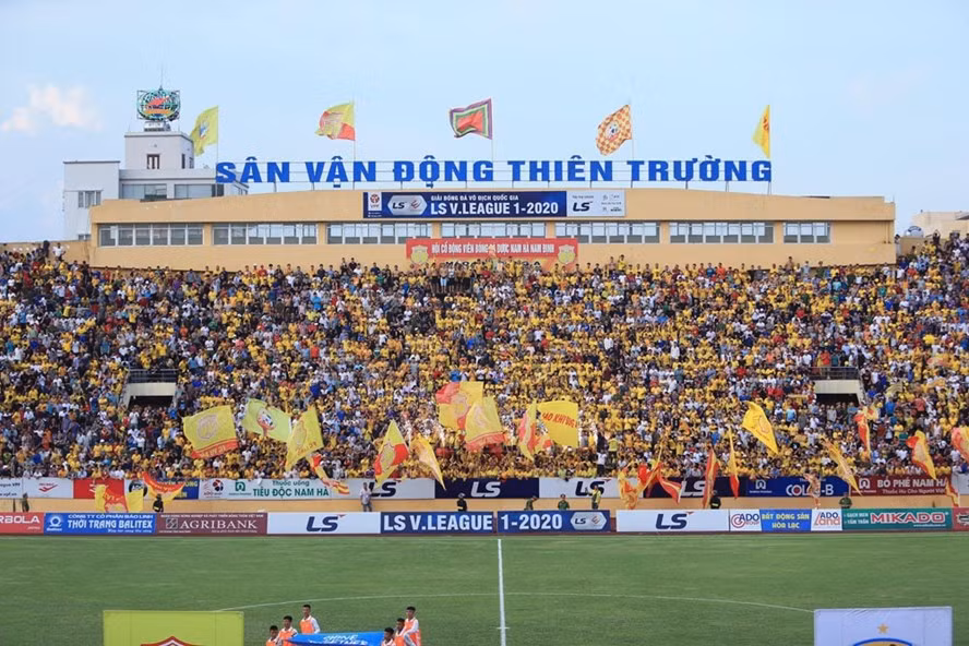 Sân Thiên Trường đón 18.000 khán giả. Ảnh: VPF