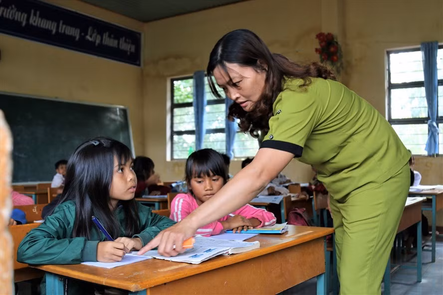 Một buổi học tại một trường vùng sâu, vùng xa ở vùng Tây Nguyên. Ảnh minh họa: BẢO TRUNG