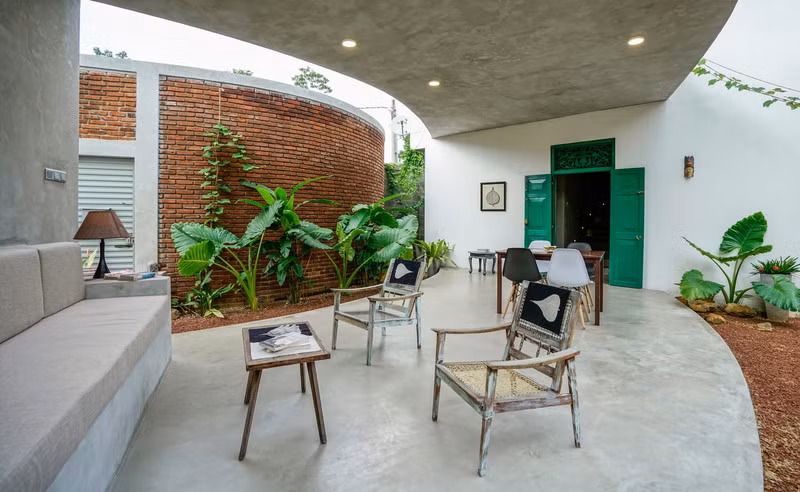 Khoảng trống mở dành cho việc tiếp khách hay vui chơi của cả gia đình.