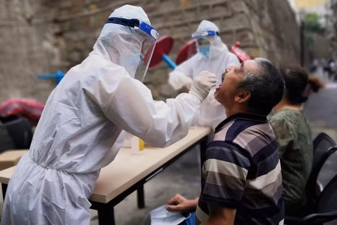 Trung Quốc ghi nhận thêm 101 ca nhiễm Covid-19 vào ngày 28-7. Ảnh: Reuters