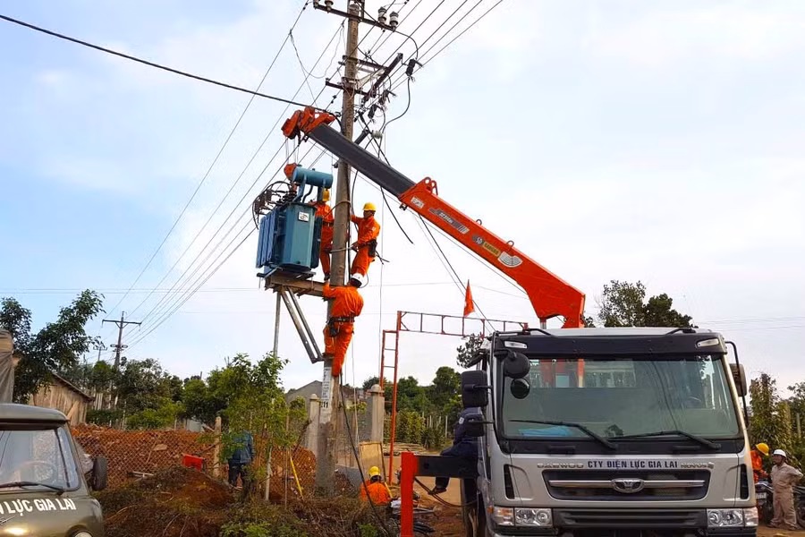 Ngành điện chú trọng đầu tư, nâng cấp lưới điện ở vùng sâu vùng xa 1. Ảnh: HÀ DUY