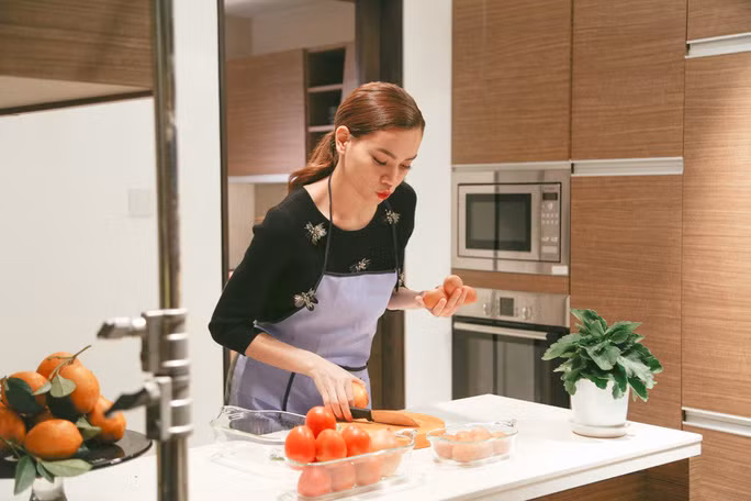  Nếu vợ chỉ làm việc nội trợ thì vẫn được coi là lao động có thu nhập và không bị phân biệt với chồng đi làm