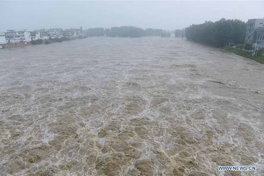  Lũ trên sông Hoài Hà, tỉnh An Huy, ngày 20.7.2020. Ảnh: Tân Hoa Xã