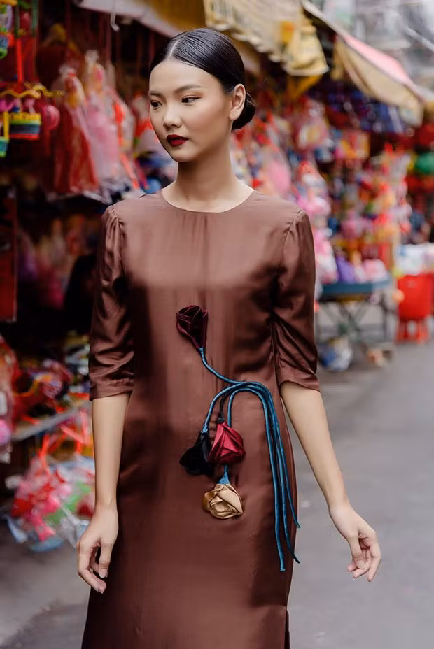 … lông vũ hay những đường cắt xẻ tinh tế làm nổi bật vẻ đẹp của phái nữ