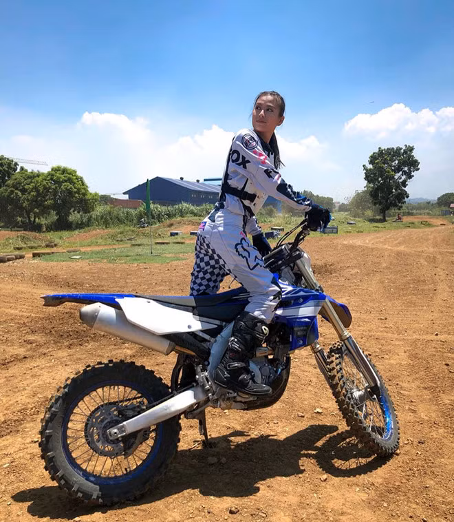Trên trang Instagram cá nhân, Michelle Dee thường xuyên cập nhật những hình ảnh đời thường. Mỹ nhân 9X là mẫu người thích du lịch, boxing và có niềm đam mê lớn với mô tô - ẢNH: INSTAGRAM NV