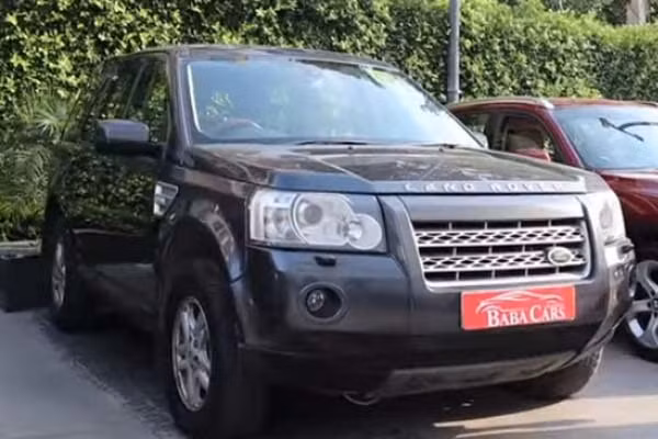 Land Rover Freelander đời cũ 2010 được rao bán lại với giá khá bèo bọt chỉ trên dưới 300 triệu đồng. Land Rover Freelander đời cũ 2010 được rao bán lại với giá khá bèo bọt chỉ trên dưới 300 triệu đồng.