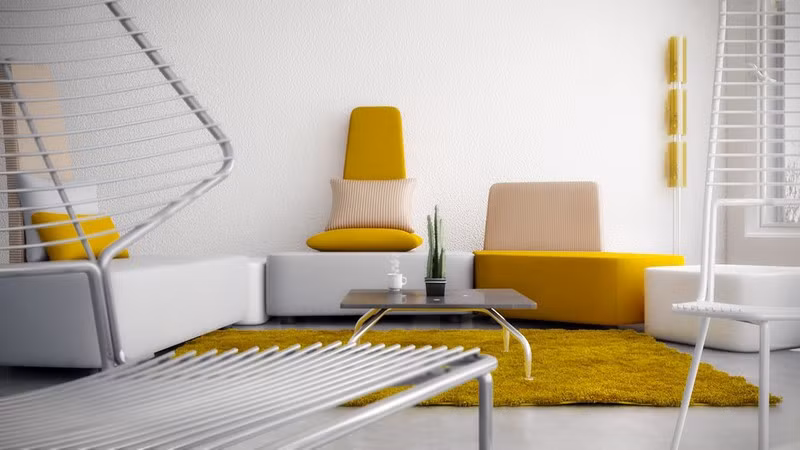 Phòng khách nổi bật với chiếc thảm trải sàn nhà và ghế sofa màu vàng. Phòng khách nổi bật với chiếc thảm trải sàn nhà và ghế sofa màu vàng.