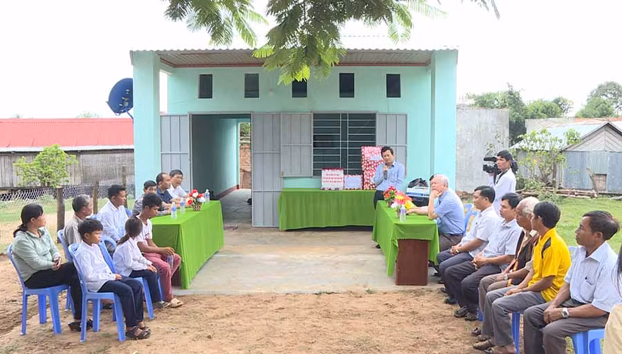 Bí thư Tỉnh ủy Dương Văn Trang phát biểu tại buổi lễ trao nhà. Ảnh Ngọc Minh