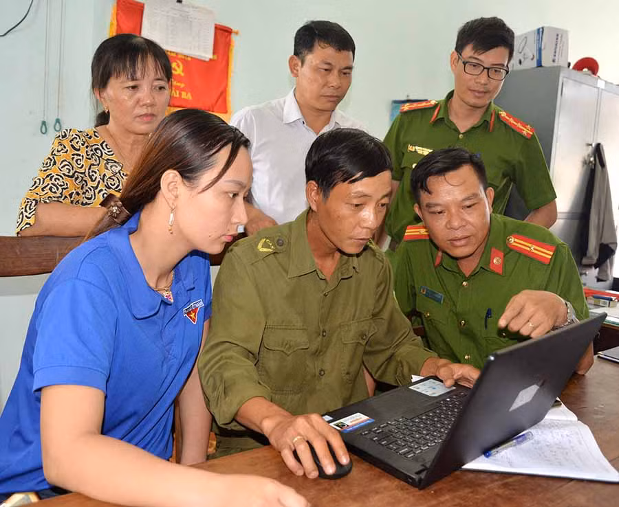Mô hình “Tuyên truyền, phổ biến pháp luật thông qua mạng xã hội” của Công an huyện Phú Thiện được đánh giá là rất hiệu quả, phù hợp với điều kiện phát triển hiện nay. Ảnh: HỮU TRƯỜNG
