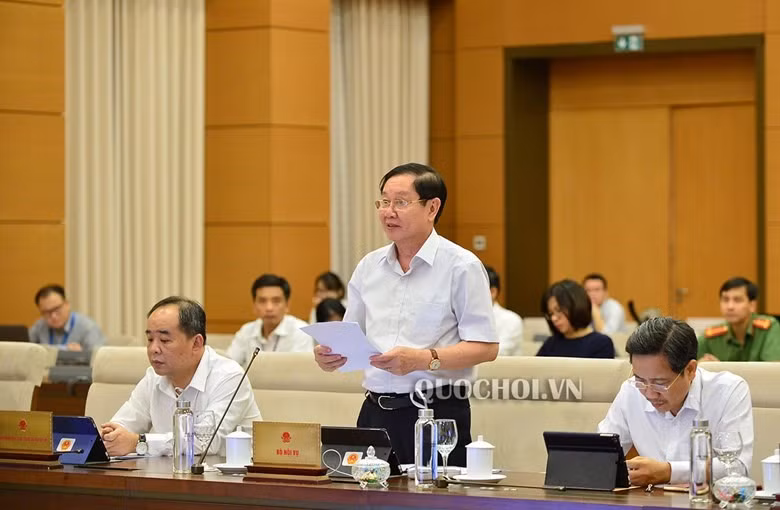 Bộ trưởng Bộ Nội vụ Lê Vĩnh Tân phát biểu. Ảnh Quochoi.vn Bộ trưởng Bộ Nội vụ Lê Vĩnh Tân phát biểu. Ảnh Quochoi.vn