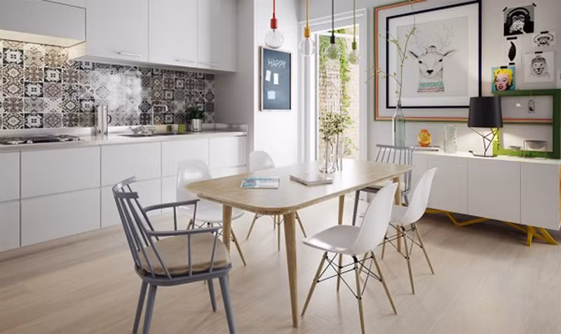 Gian bếp kê thêm bộ bàn ghế gỗ nhỏ để gia đình bạn vừa ngồi ăn uống và có thể tiếp khách đến nhà.
