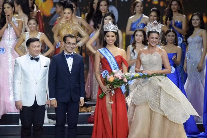 Kết quả của cuộc thi Hoa hậu Thế giới Philippines vừa khép lại vào tối qua 15.9 không khiến người hâm mộ sắc đẹp ngạc nhiên bởi Michelle Dee vốn là ứng cử viên hàng đầu của chiếc vương miện danh giá. Cô gây được chú ý từ những vòng đầu tiên của cuộc thi nhờ vẻ đẹp cuốn hút, phong thái tự tin, chuyên nghiệp và thân thế của mình - ẢNH: RAPPLER