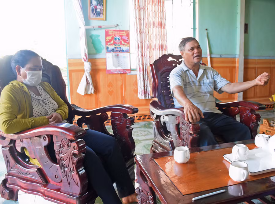 Theo ông Đinh Men, cần tuyên truyền, xóa bỏ hủ tục thuốc thư vì đây là yếu tố gây mất trật tự thôn làng, làm chia rẽ dòng họ, bà con, làng xóm. Ảnh: Phương Duyên