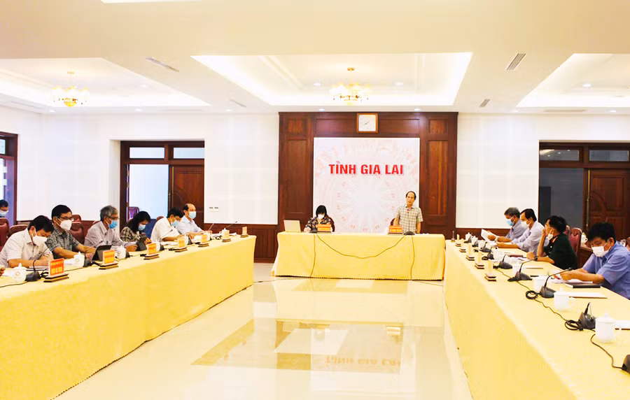 Quang cảnh cuộc họp tại điểm cầu UBND tỉnh. Ảnh: Phan Lài