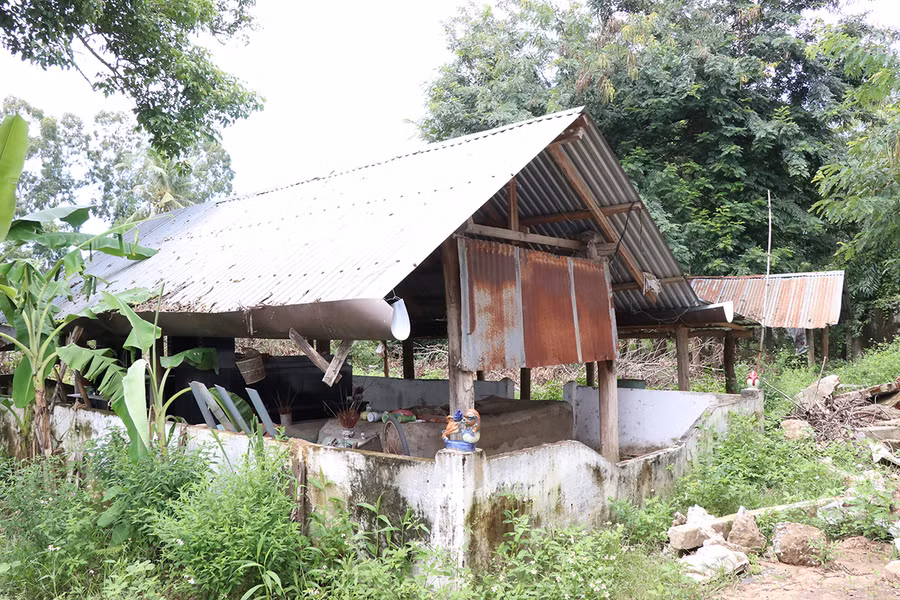 Sau lễ bỏ mả ở khu nhà mồ cũ, người dân làng Bôn Tông Sê (nhỏ) xã Ia Trok, huyện Ia Pa cam kết không chôn chung người chết nữa. Ảnh: Phương Linh Sau lễ bỏ mả ở khu nhà mồ cũ, người dân Bôn Tông Sê (nhỏ) xã Ia Trôk, huyện Ia Pa cam kết không chôn chung người chết nữa. Ảnh: Phương Linh