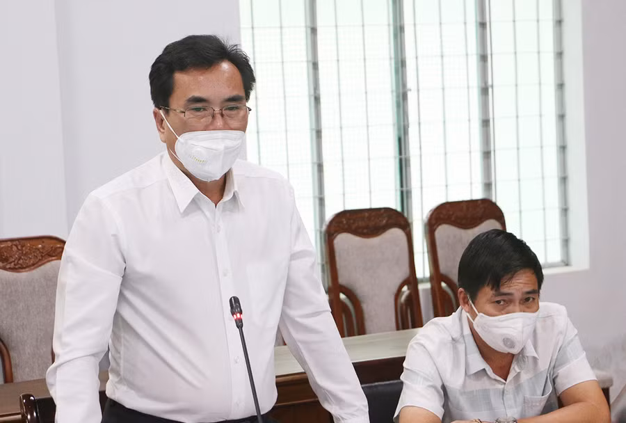 Phó Chủ tịch UBND TP. Pleiku phát biểu tại buổi làm việc với đoàn giám sát Ban Pháp chế HĐND tỉnh. Ảnh: Quang Tấn