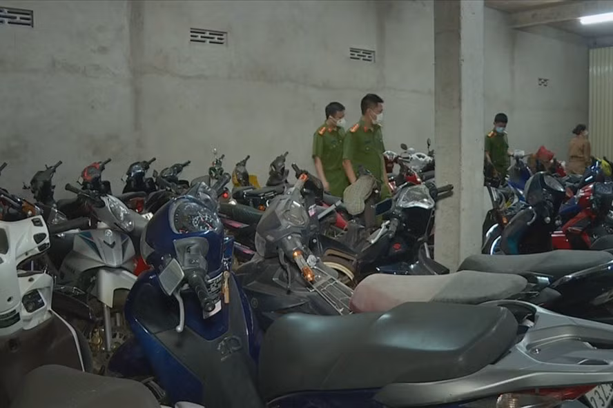 Lực lượng Công an TP.Buôn Ma Thuột (Đắk Lắk) vừa phát hiện một cửa hàng cầm đồ cho vay với lãi suất cao. Ảnh: T.X Lực lượng Công an TP.Buôn Ma Thuột (Đắk Lắk) vừa phát hiện một cửa hàng cầm đồ cho vay với lãi suất cao. Ảnh: T.X