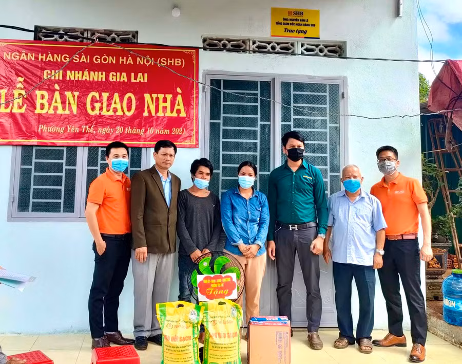 Công ty TNHH tư vấn thiết kế và thi công DANACON cùng mạnh thường quân tặng ngôi nhà tình nghĩa cho hộ nghèo Siu Hùng (làng Bruk, phường Yên Thế, TP. Pleiku).