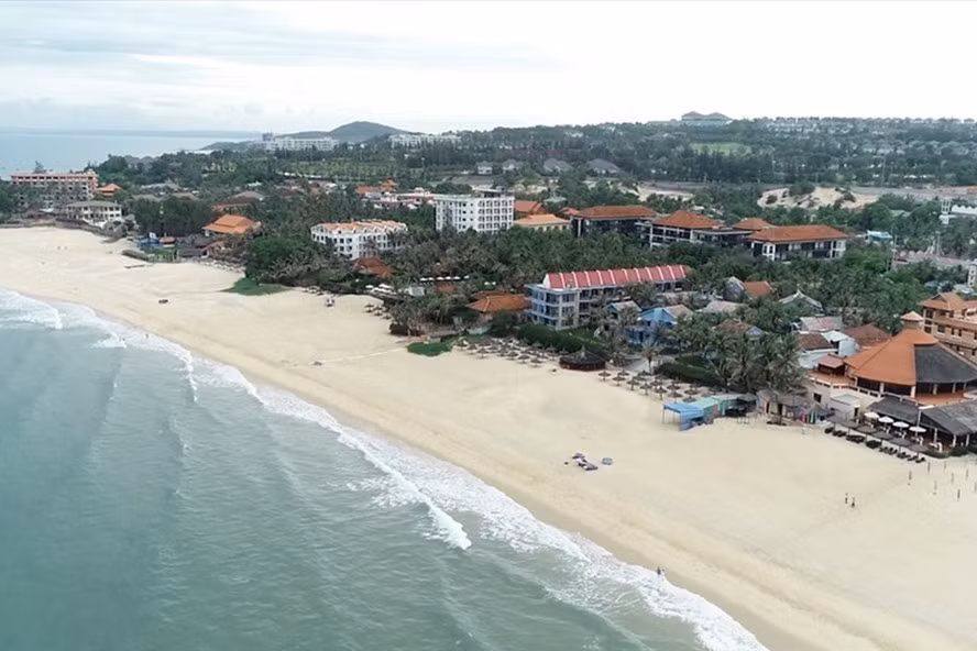 Các resort ven biển Hàm Tiến, TP.Phan Thiết, Bình Thuận là một trong những địa điểm thu hút khách đến du lịch. Ảnh: Phạm Duy