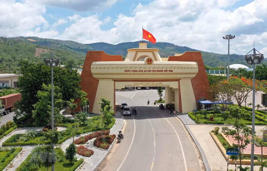 Cửa khẩu quốc tế Lao Bảo trên tuyến biên giới Việt-Lào (Ảnh: Hồ Cầu/TTXVN)